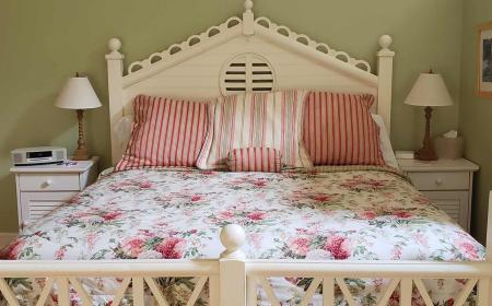 The Cottage King Bed