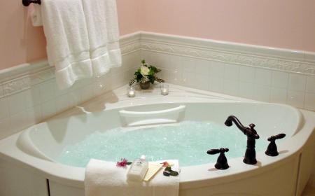 The Cottage Jetted Tub