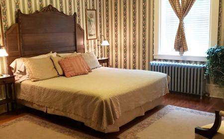 King Bed in The Emma Belle Room